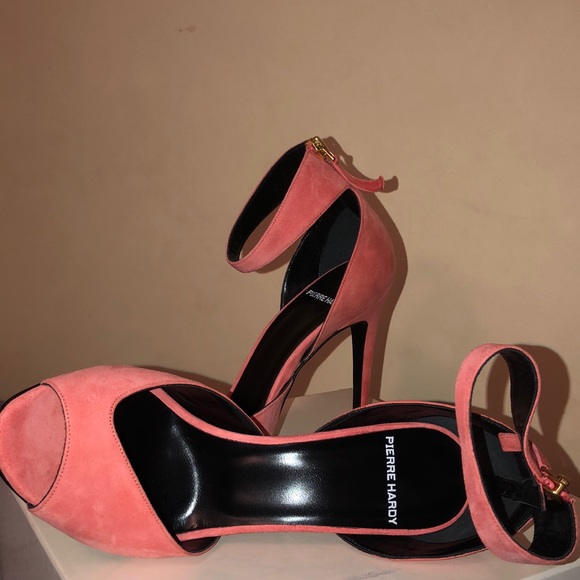 Shoes - Picture 4 of 4